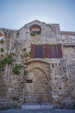 Rodos, Yunanistan: Ege adası Rodos 'taki Ortaçağ Bakire Kilisesi' nin kalıntıları.