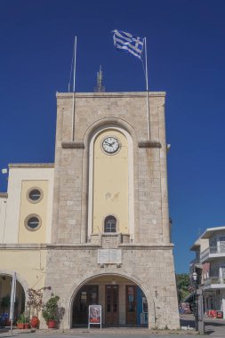 Yunanistan 'ın Kos kenti: Eleftherias Meydanı' ndaki 1930 'ların İtalyan mimarisine örnek.