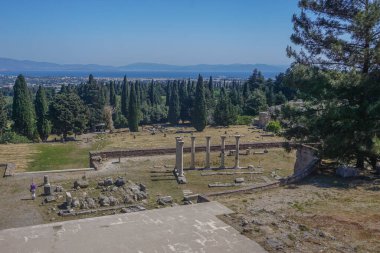 Yunanistan 'ın Kos kenti: Ege Denizi' ni aşan Türkiye manzarası, Kos adasındaki antik Asclepion kalıntılarından.