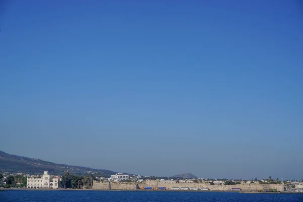 ギリシャ コス島 南東エーゲ海のドデカネス連鎖の島コス島の港町で中世ネランツィア城の眺め — ストック写真