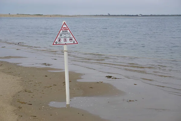 Assateague National Seashore Virginia Знак Песке Предупреждает Посетителей Пляжа Держаться — стоковое фото