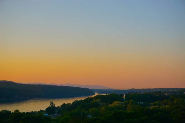 Poughkeepsie New York Sunset Hudson River Catskill Mountains Background Walkway — 图库照片