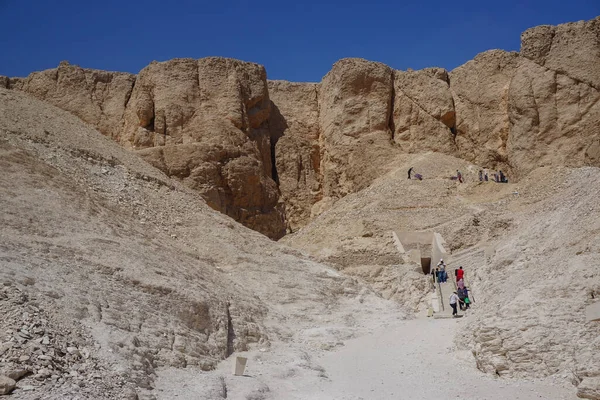 Luxor Egypt Turisté Navštívit Údolí Králů New Kingdom Pohřebiště Západním — Stock fotografie