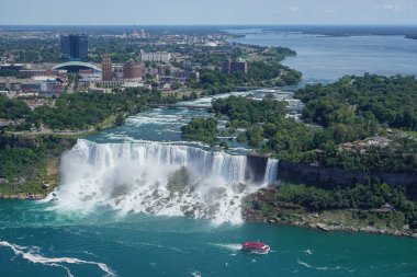 Niagara Şelalesi, New York, ABD: Amerika ve Gelin Örtüsü Şelaleleri, Keçi Adası, Niagara Nehri ve Niagara Şelalesi 'nin havadan görünüşü.