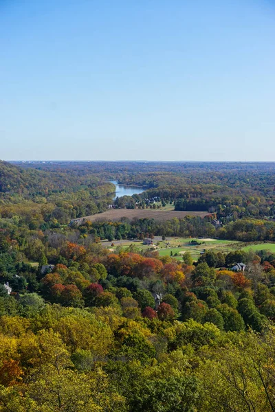 Washington Crossing, PA: Washington 'daki Bowmans Tepesi Kulesi' nden Delaware Nehri ve Pennsylvania kırsalının görüntüsü.