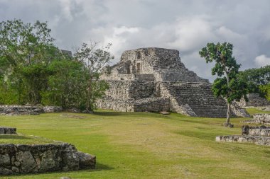 Mayapan, Meksika: Mayapan 'daki Boyanmış Nichler Tapınağı, 1220' lerden 1440 'lara kadar Yucatan' daki Mayaların başkenti..