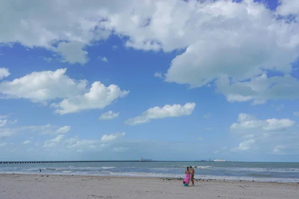 Progreso Yucatan Mexiko Ein Junges Paar Steht Einem Strand Golf — Stockfoto