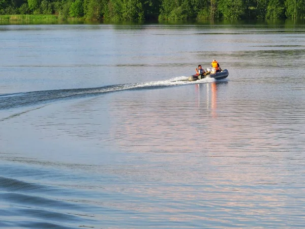 Moscow Region Russia 2020 Two People Swim Inflatable Boat Motor — Stock Photo, Image