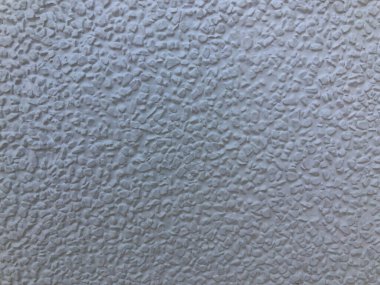 Gri çimento arka plan duvarının çimento alçısından yapılmış bir deseni var..