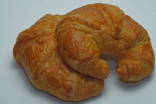 Deux Croissants Unis Sur Espace Copie Fond Blanc — Photo