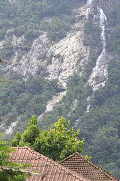 Водопад Стекает Скалы — стоковое фото