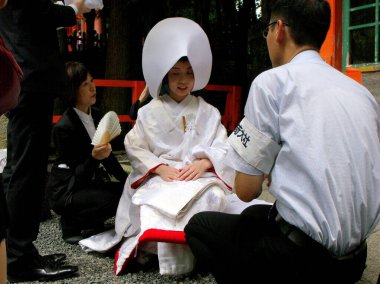Kyoto, Japonya, 15 Temmuz 2016: Fushimi Inari Taisha Tapınağı, Kyoto 'da düğün. Japonya
