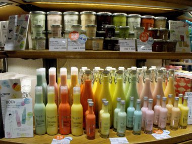 Tokyo, Japonya, 15 Temmuz 2016: Bir alışveriş merkezinin içi. Tokyo.