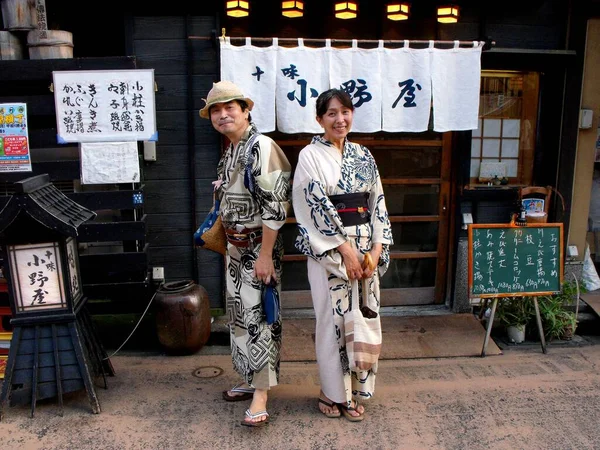 Tokio Japan Juli 2016 Ein Japanisches Paar Posiert Traditionellen Kimono — Stockfoto