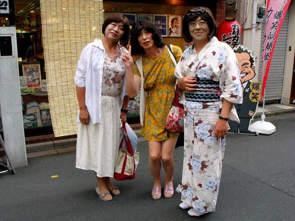 Tokio Japan Juli 2016 Drei Lächelnde Transsexuelle Posieren Auf Einer — Stockfoto