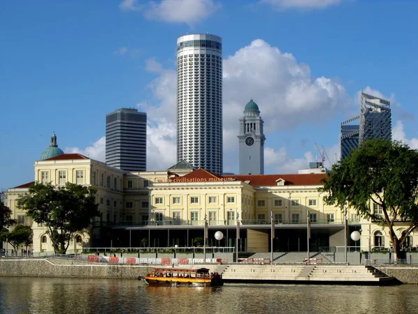 Singapore March 2016 High Buildings Asian Civilizations Museum Located Shores — Stock Photo, Image