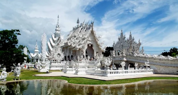 Chiang Rai Tajlandia Czerwca 2017 Wat Rong Khun Biała Świątynia — Zdjęcie stockowe