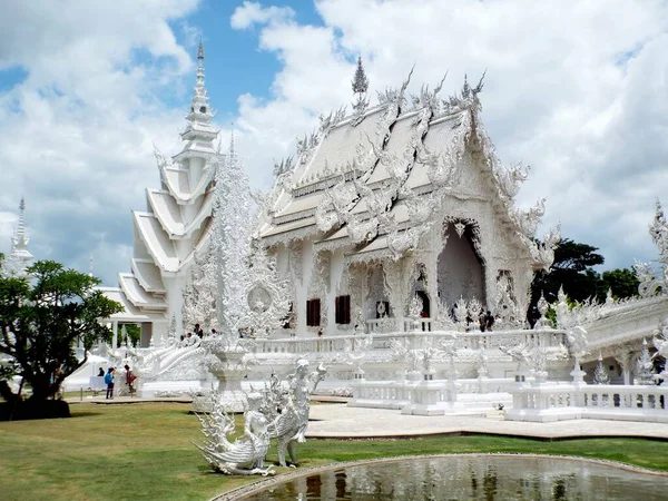 Thailand June 2017 Wat Rong Khun 泰国清莱壮观的白庙概览 由Don Chalermchai Kositpipat设计 — 图库照片
