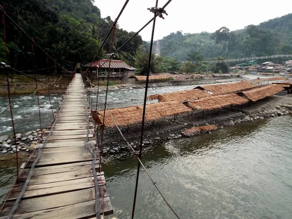 Houten Brug Bahorok Bukit Lawang Provincie Noord Sumatra Indonesië — Stockfoto