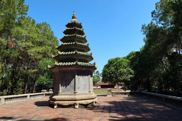 Hue Vietnam Luglio 2020 Piccola Pagoda Una Terrazza Nei Giardini — Foto Stock