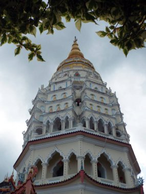 Penang, Malezya, 20 Kasım 2017: Kek Lok Si Tapınağı 'nda Rama VI Pagoda (