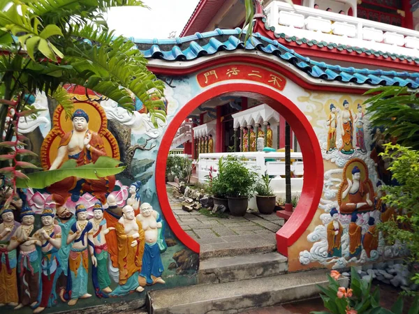 Penang Malaysia November 2017 Runde Tür Mit Bunten Reliefs Tempel — Stockfoto