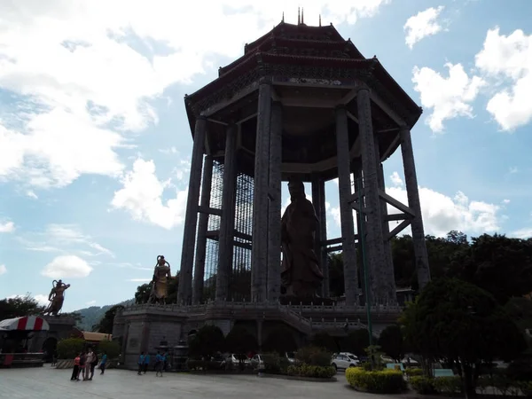 Penang Malaysia November 2017 Besucher Neben Der Großen Skulptur Der — Stockfoto