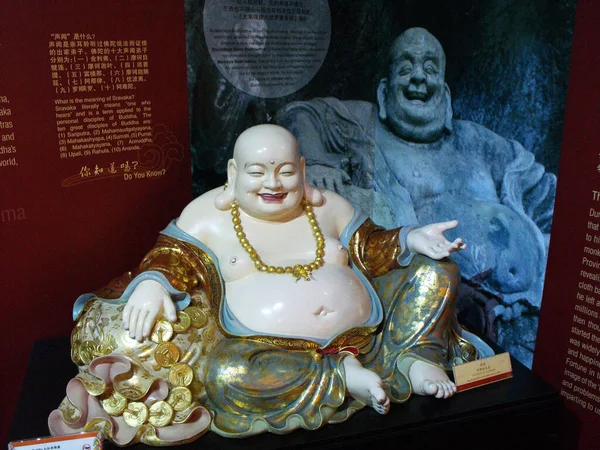 Singapur Března 2016 Usmívající Socha Buddhy Jedné Síní Chrámu Buddhy — Stock fotografie