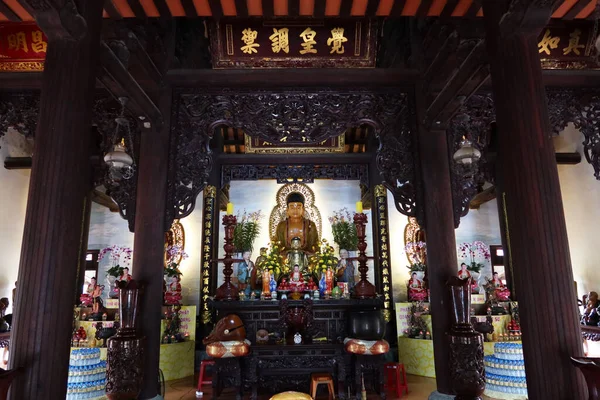 Hoi An, Vietnam, 21 Şubat 2020: Tapınaktaki Buda resmi. Hoi An, Vietnam