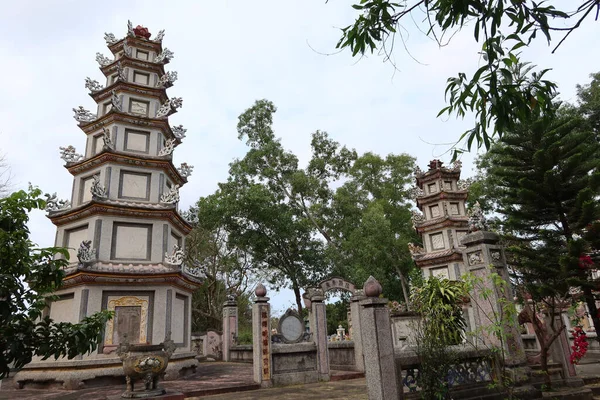 Hoi Vietnam März 2020 Mehrstöckige Pagoden Garten Eines Tempels Hoi — Stockfoto