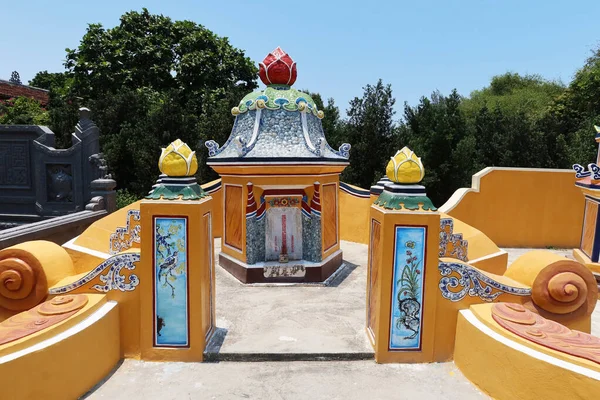 Hoi Vietnam Maggio 2020 Mausoleo Colore Arancione Nel Cimitero Del — Foto Stock