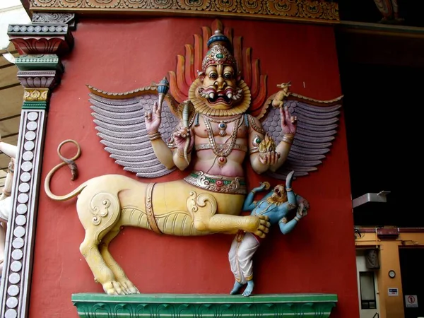 Singapur Marzo 2016 Escultura Puerta Entrada Templo Hindú Dedicado Mariamman —  Fotos de Stock