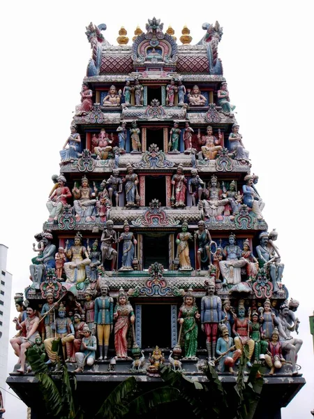 新加坡 2016年3月7日 在新加坡一座献给Mariamman的印度教圣殿入口处的圆顶 — 图库照片