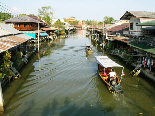 Amphawa Thailanda Ianuarie 2016 Bărcile Care Tranzitează Canalul Piața Plutitoare — Fotografie, imagine de stoc