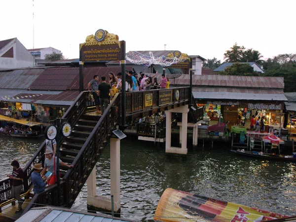Amphawa Tailandia Enero 2016 Turistas Uno Los Puentes Sobre Canal —  Fotos de Stock