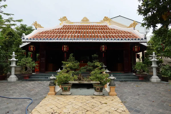 Hoi Vietnã Setembro 2020 Pequeno Templo Dedicado Monge Venerado Jardim — Fotografia de Stock