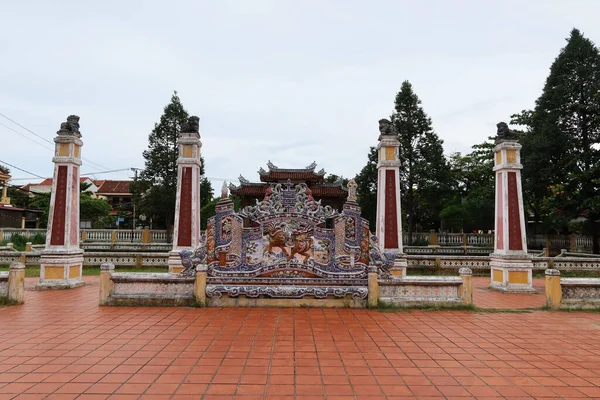 越南海安 2020年9月20日 四根柱子和装饰墙在范美尔孔庙的庭院里 Hoi Vietnam — 图库照片