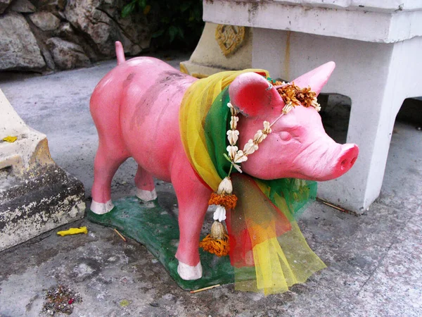 Bangkok Thailand November 2015 Skulptur Eines Schweins Mit Opfergaben Pig — Stockfoto