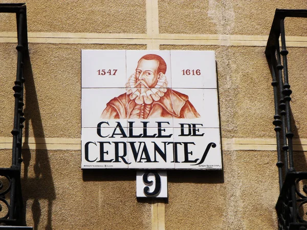Madrid Espanha Agosto 2015 Placa Com Nome Rua Cervantes Madrid — Fotografia de Stock