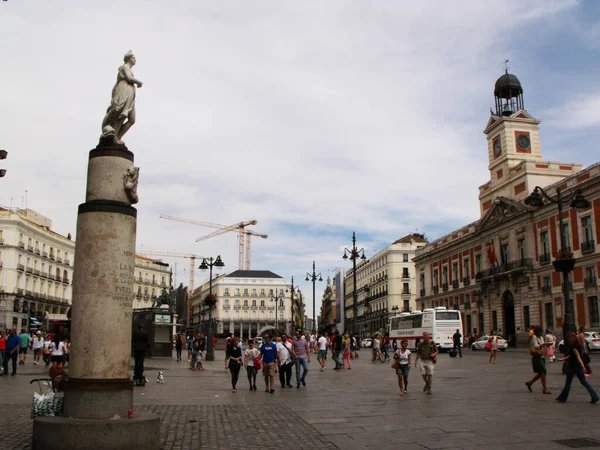 Madryt Hiszpania Sierpnia 2015 Ludzie Spacerujący Placu Puerta Del Sol — Zdjęcie stockowe