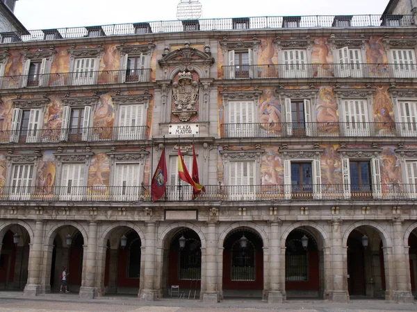 Madrid España Agosto 2015 Colorida Fachada Arcos Edificio Plaza Mayor — Foto de Stock