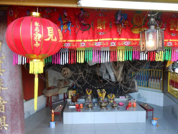 Georgetown Penang Malaysia November 2017 Altar Chinese Deities Lanterns Small — Stock Photo, Image