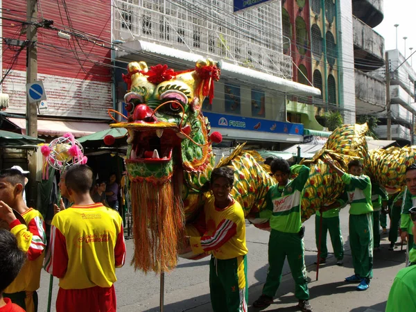 Bangkok Thajsko Listopadu 2015 Skupina Mužů Drakem Festivalu Klanů Čínské — Stock fotografie