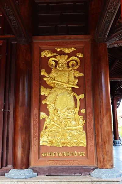 Hoi Vietnã Outubro 2020 Alívio Dourado Uma Das Portas Templo — Fotografia de Stock