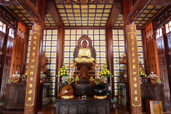 Hoi Vietnam Octubre 2020 Altar Mayor Con Una Escultura Buda — Foto de Stock
