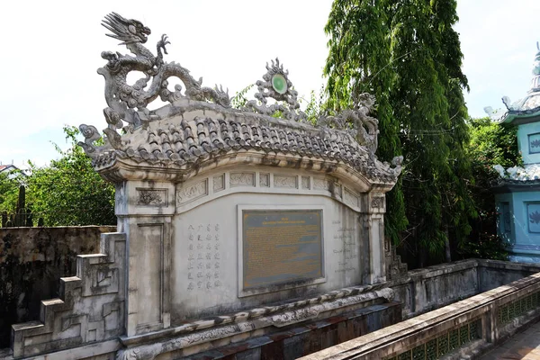 Hoi Vietnã Outubro 2020 Muro Com Dragões Cemitério Templo Chua — Fotografia de Stock