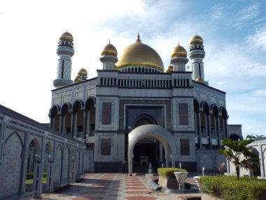 Bandar Seri Begawan, Brunei, 26 Ocak 2017: Brunei 'deki Jame Asr Hassanil Bolkiah Camii' ne açılan kapılardan biri