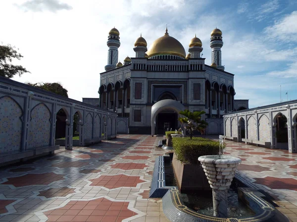 Bandar Seri Begawan Brunei Stycznia 2017 Spacer Fontannami Obok Meczetu — Zdjęcie stockowe