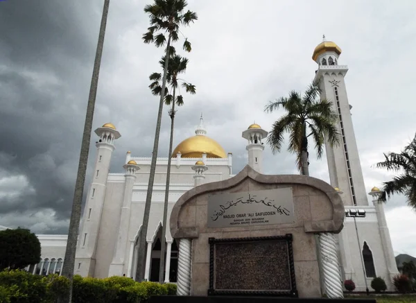 Bandar Seri Begawan Brunei Janeiro 2017 Monumento Frente Mesquita Omar — Fotografia de Stock