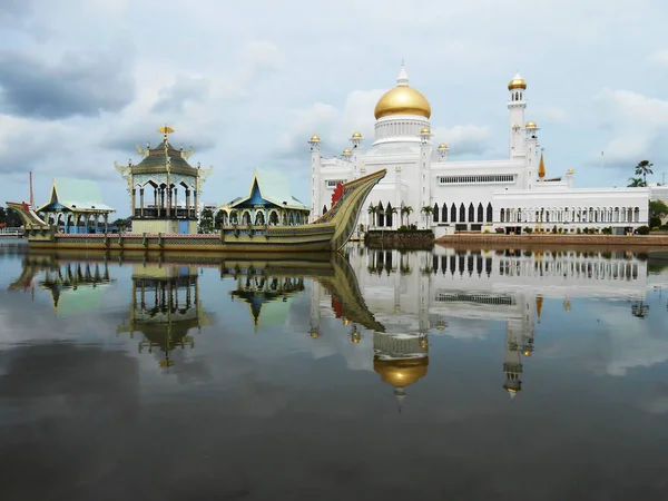 Bandar Seri Begawan Brunei Stycznia 2017 Meczet Sułtana Omara Ali — Zdjęcie stockowe